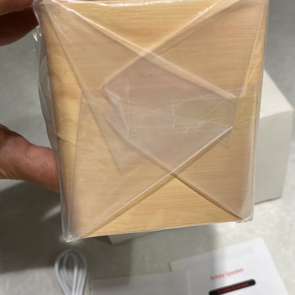 New Aritzia Bluetooth Music Speaker in Box⭐️⭐️⭐️⭐️ - Picture 11 of 15